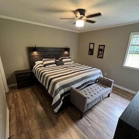 Spacious 3 Bedroom Home Near Amphitheater/Baseball/Shopping And Much More 진주 외부 사진